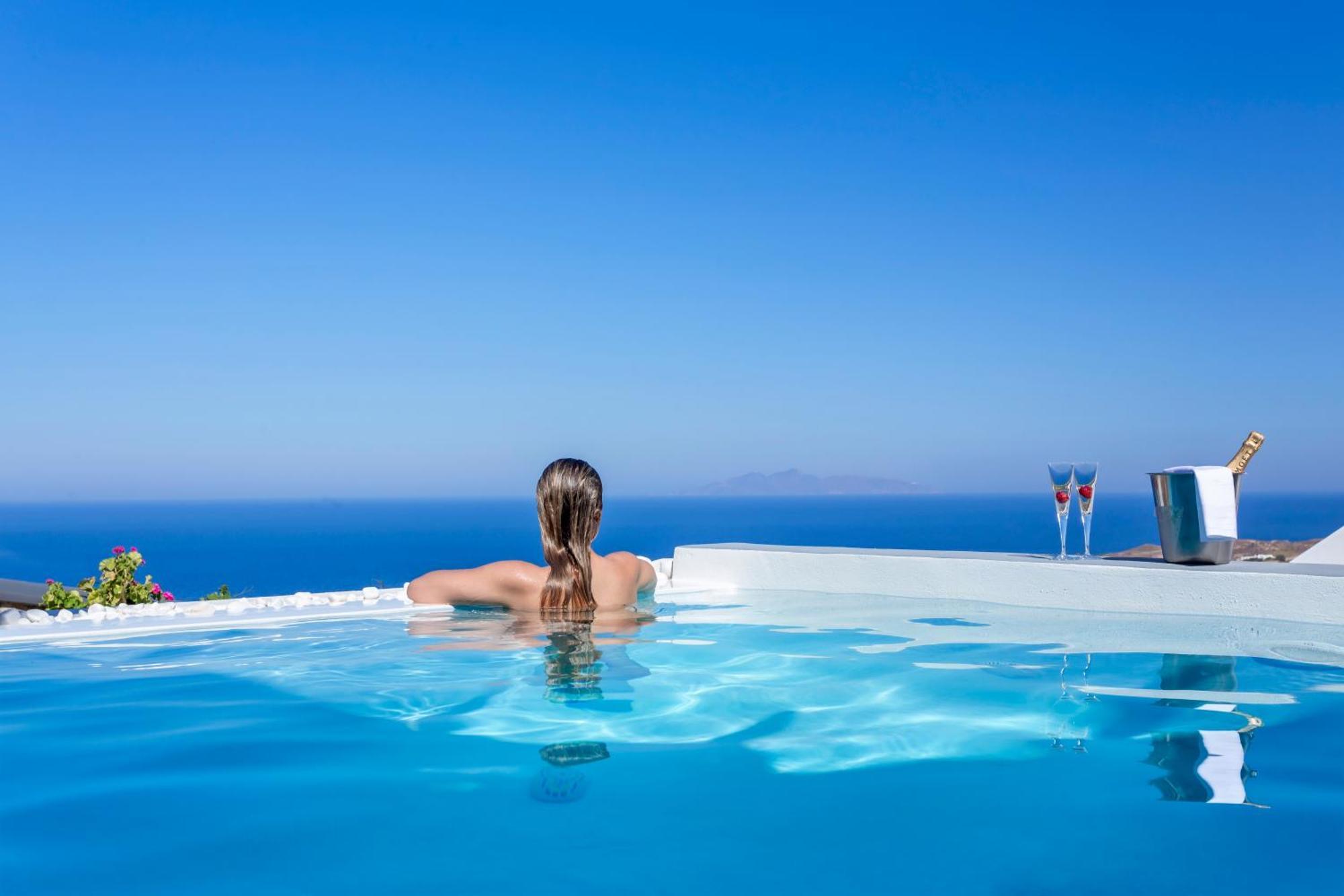 Suite Private Pool Sea View,1369947692:JPEG